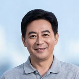 中年男性用户头像，面带微笑，身穿休闲Polo衫